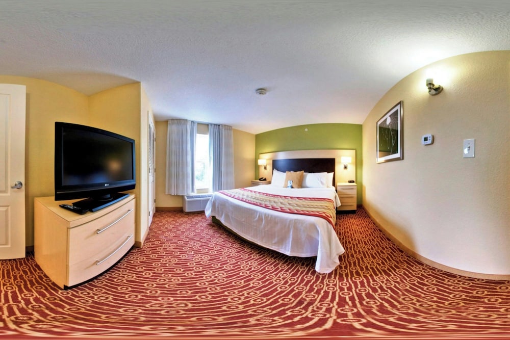 Studio, King Bed, Accessible