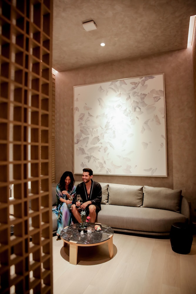 Fairmont Century Plaza Gold Experience 50/73
