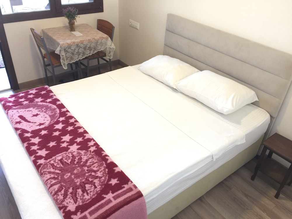 Ena Serenity Boutique Hotel 27/73