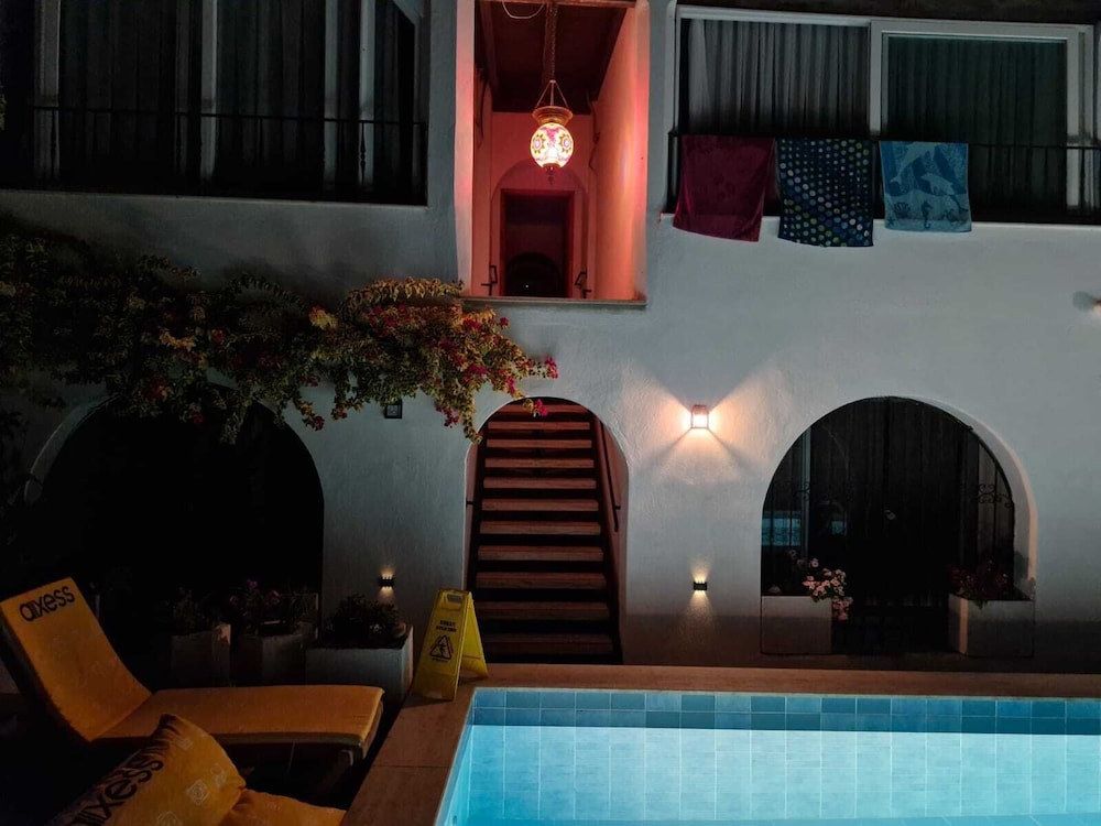 Berg Hotel 3/50