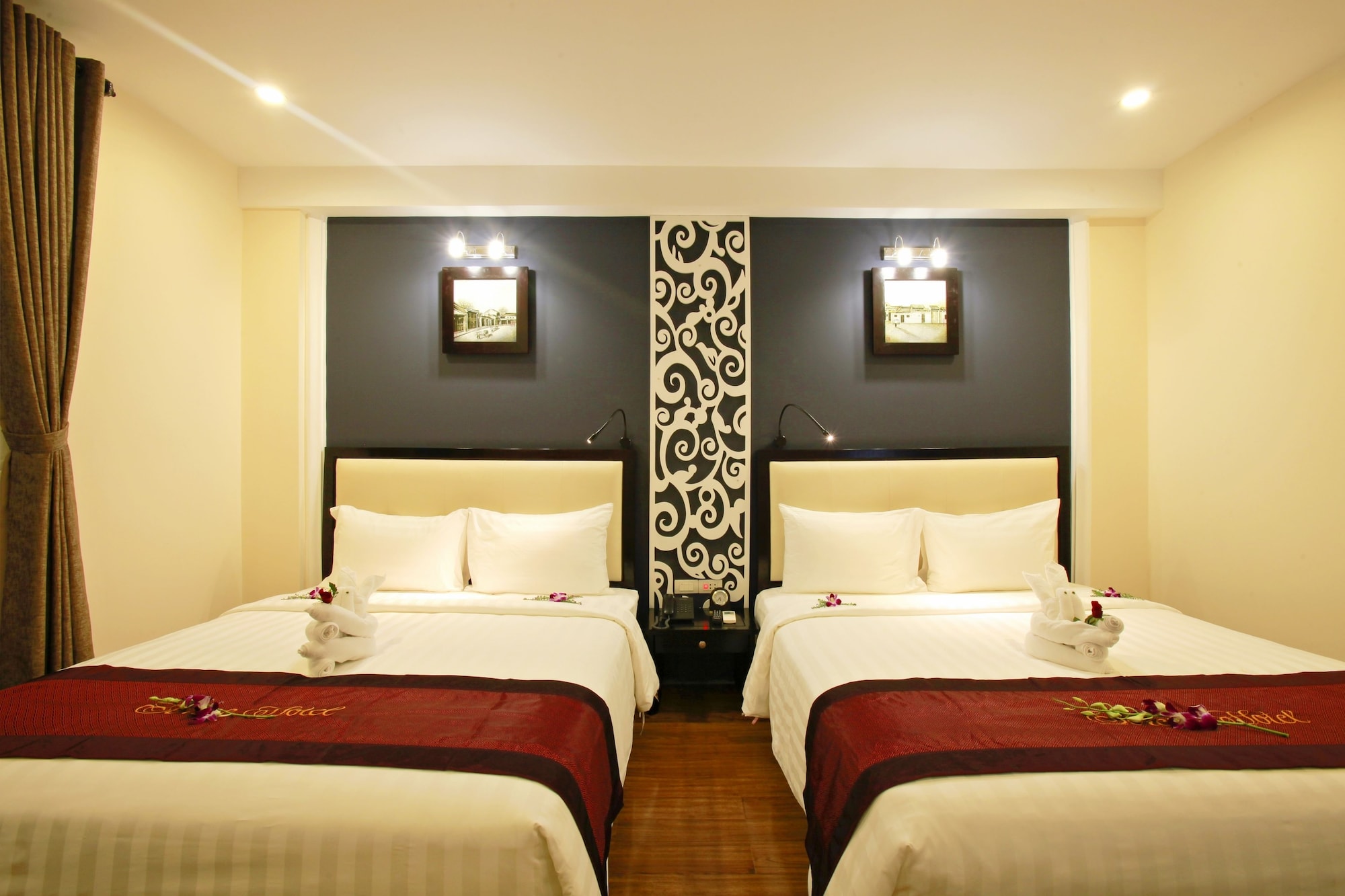 SUPERIOR, TWIN BEDS, BALCONY