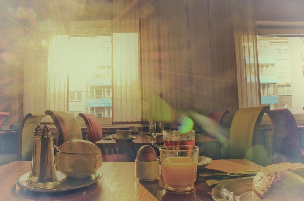Hotel Rheinland 24/36