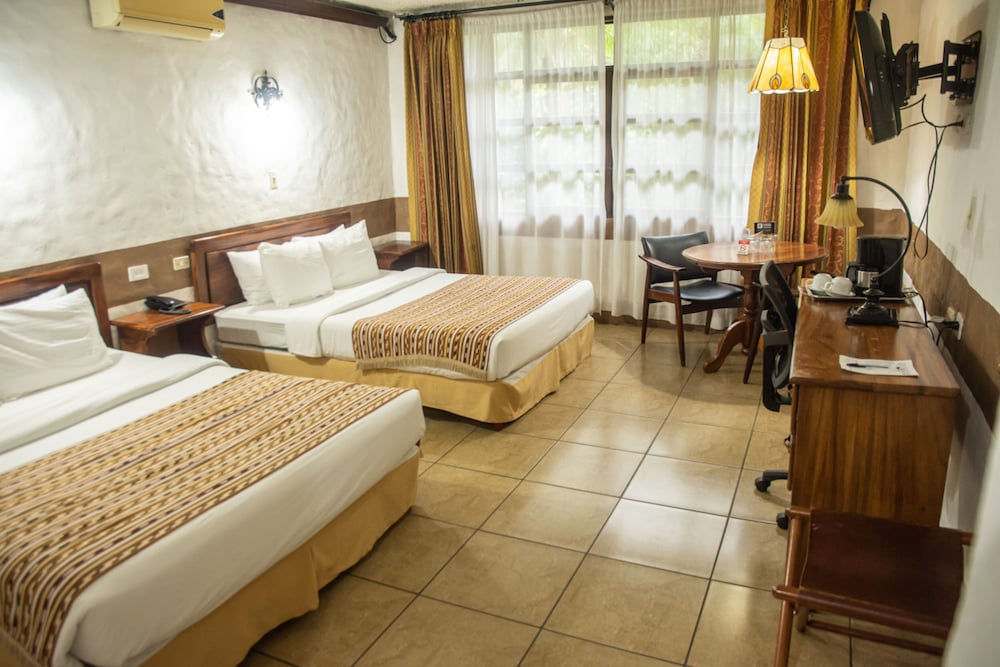 Hotel Aeropuerto 8/50