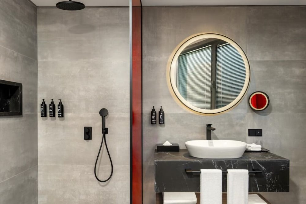 Radisson RED Izmir Point Bornova 59/59