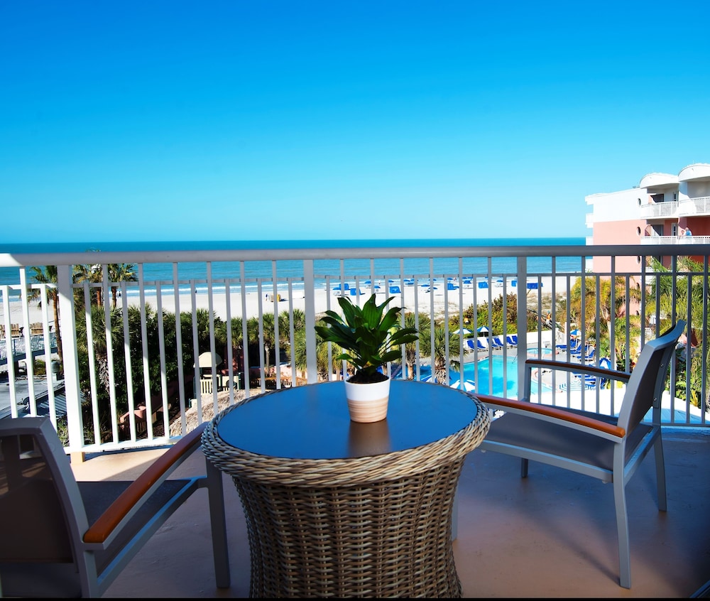 Beach House Suites By The Don Cesar 10/45