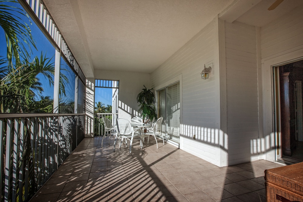 Olde Marco Island Inn And Suites 28/57