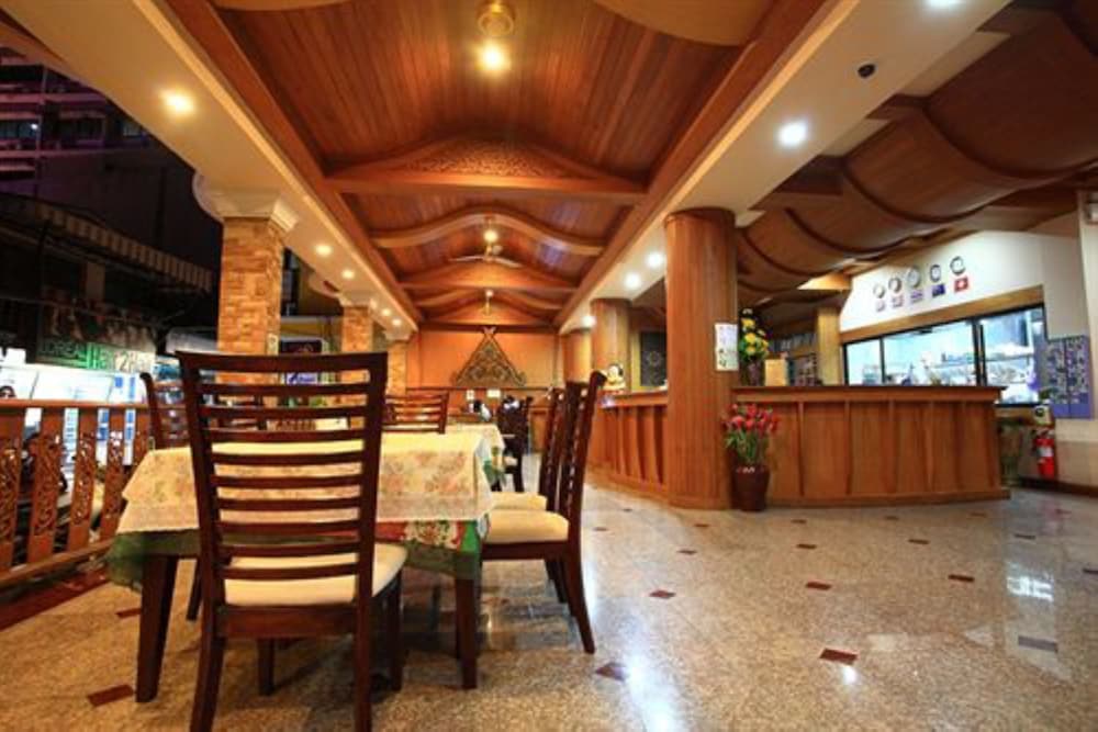 P 72 Hotel Bar 34/50