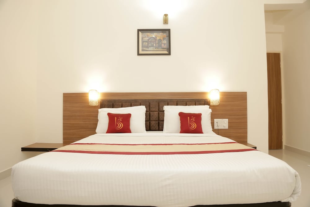 HOTEL GRAND BEE 23/50