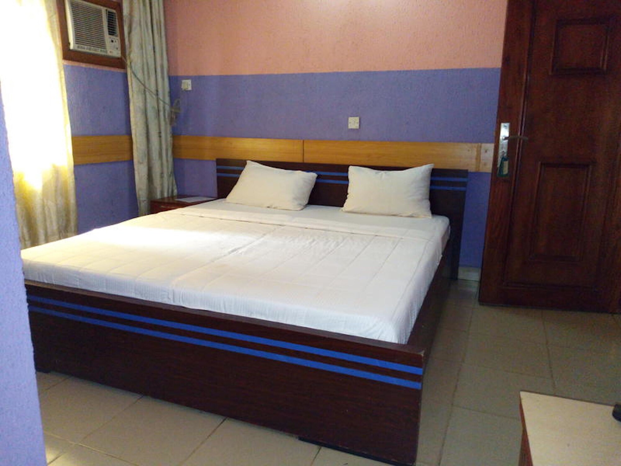 PREMIUM, QUEEN BED