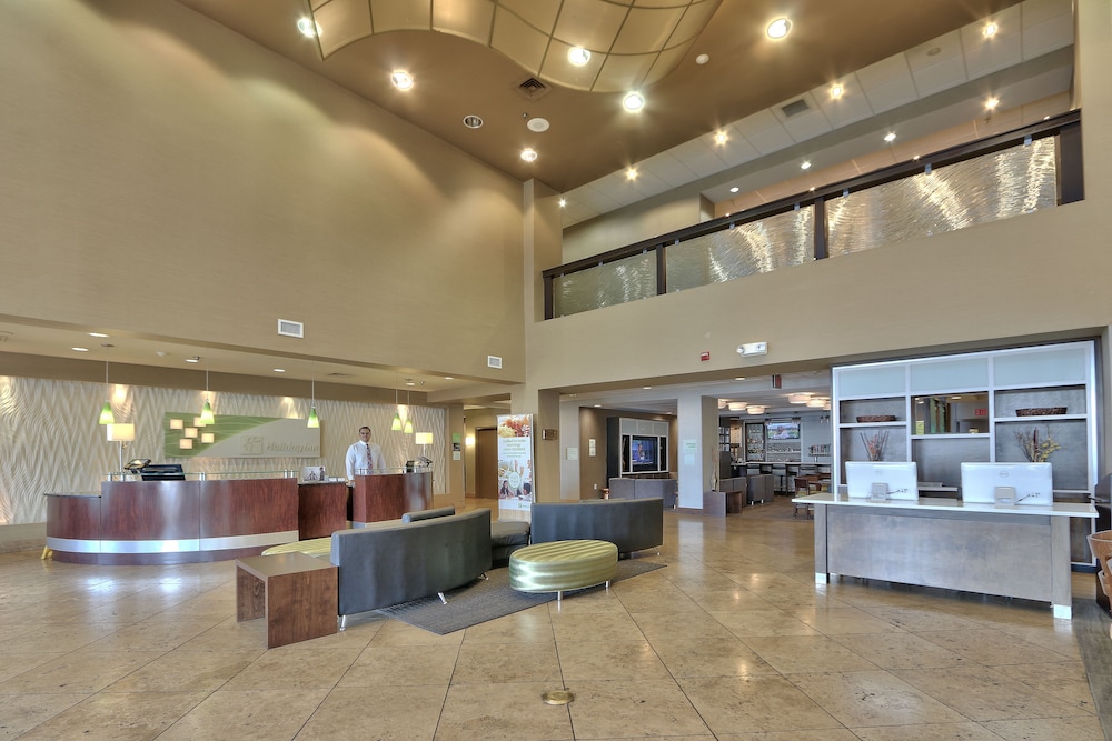 Holiday Inn & Suites Albuquerque-North I-25 9/48