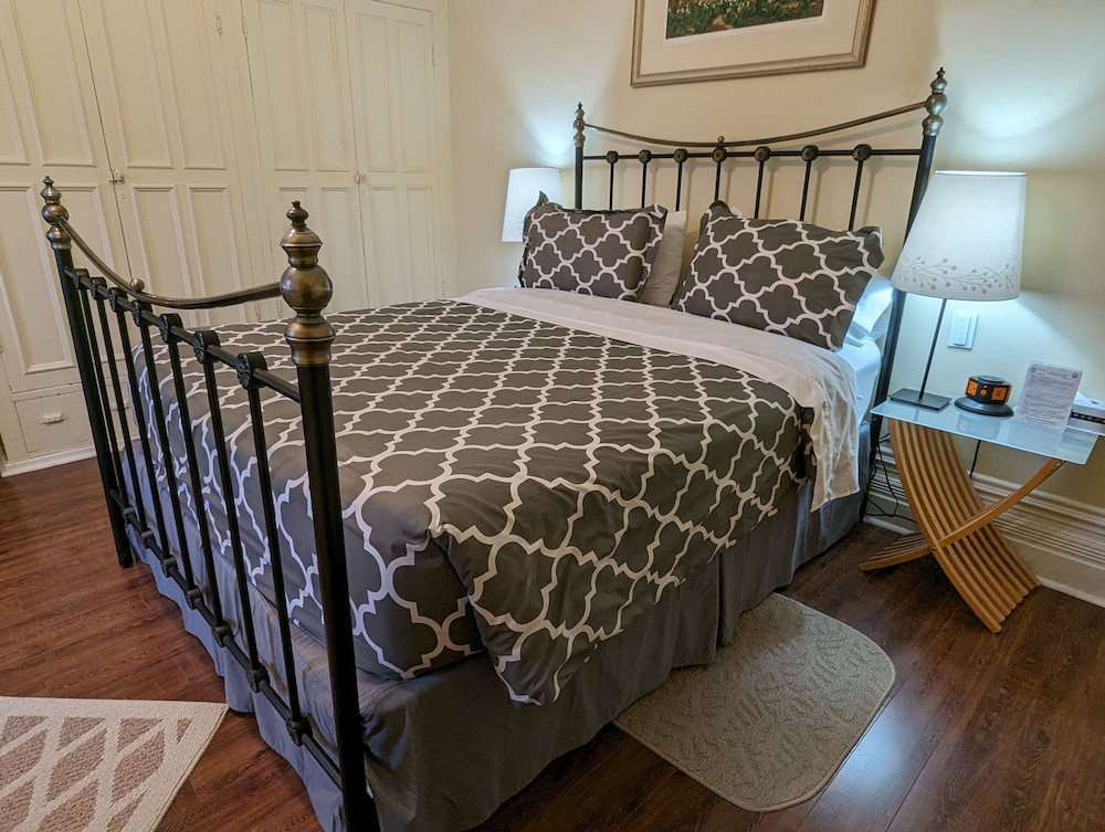 Gingerbread Manor 22/48