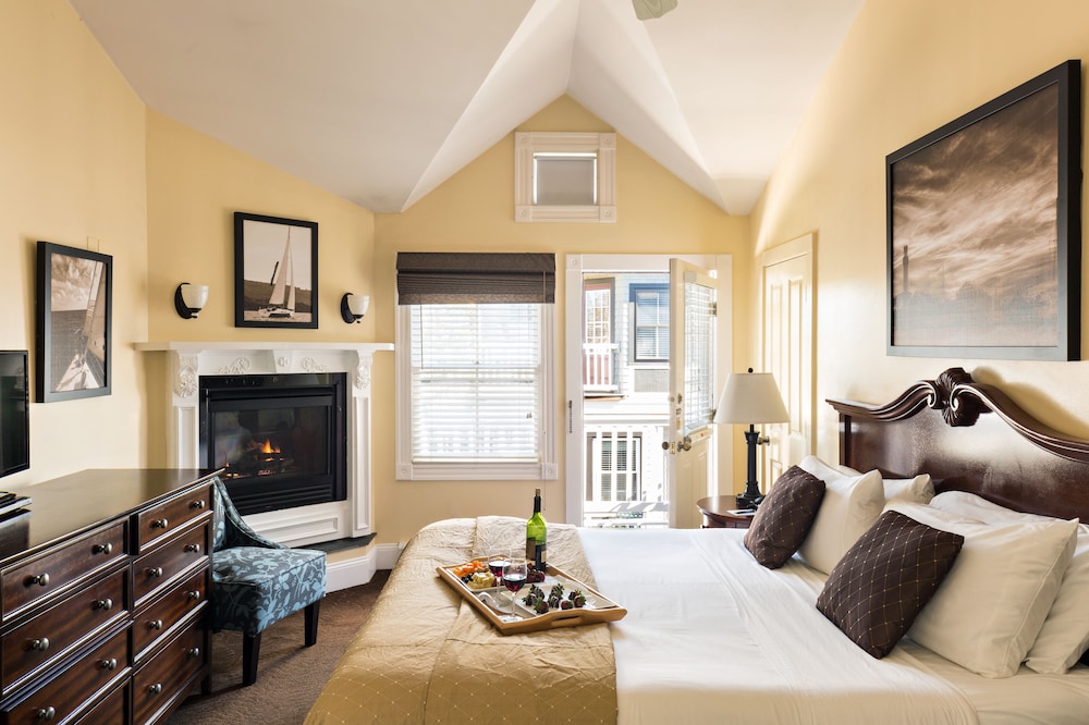 Crowne Pointe Historic Inn Spa 46/75
