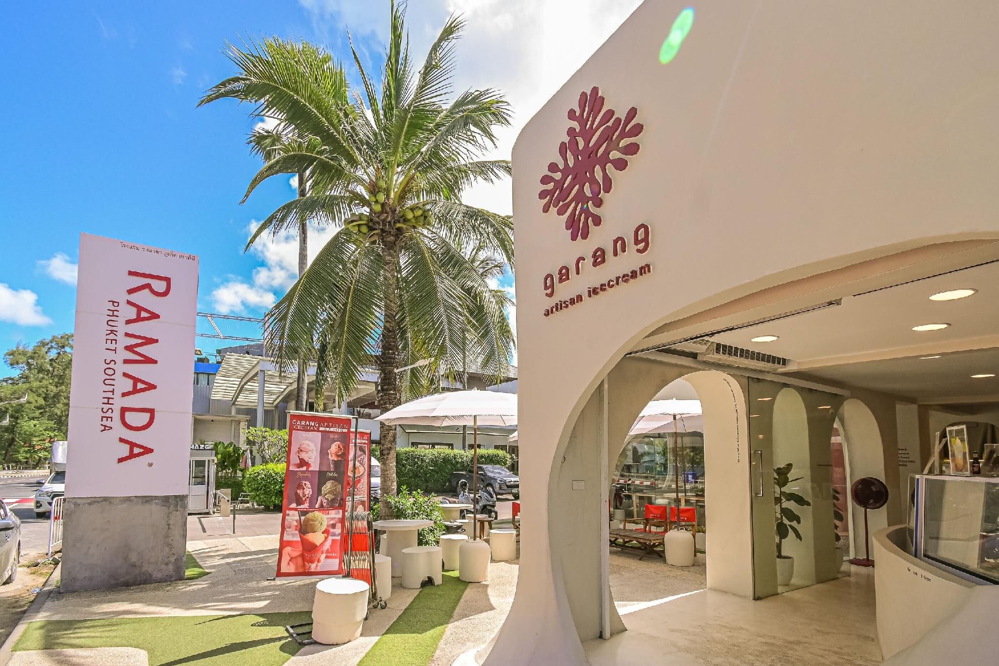 Club, Deluxe, Double or Twin Bed, Pool Access