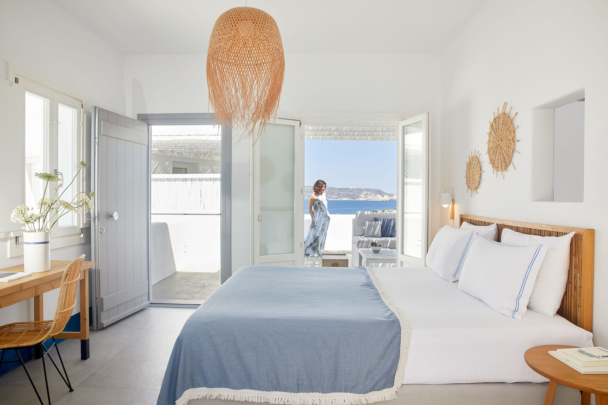 EXECUTIVE, SEA VIEW, OUTDOOR JETTED TUB