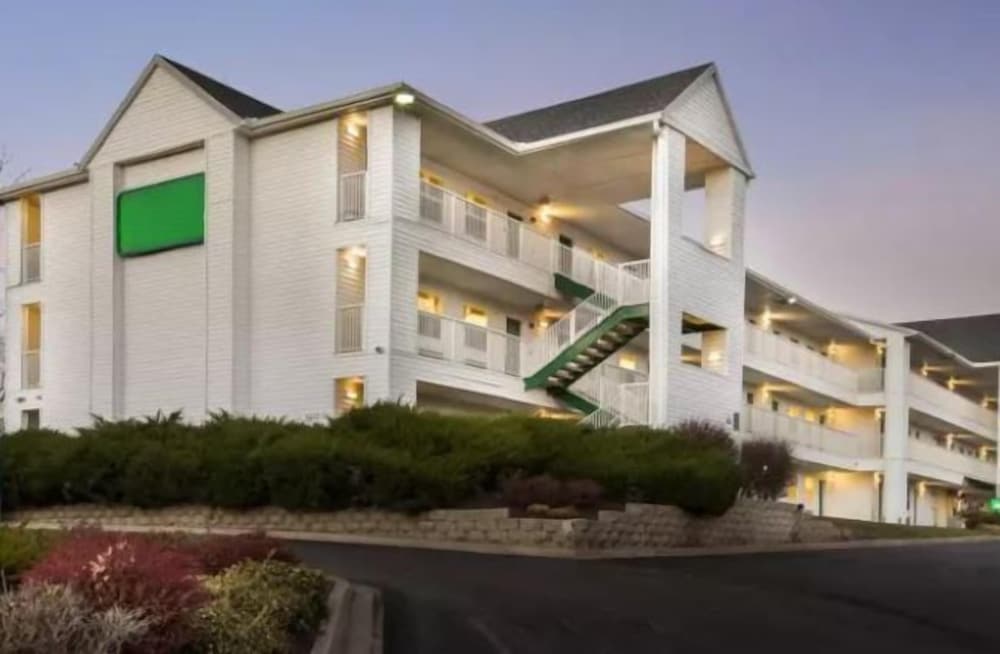 Birch Hill Suites Kansas City - Independence, Mo 1/24