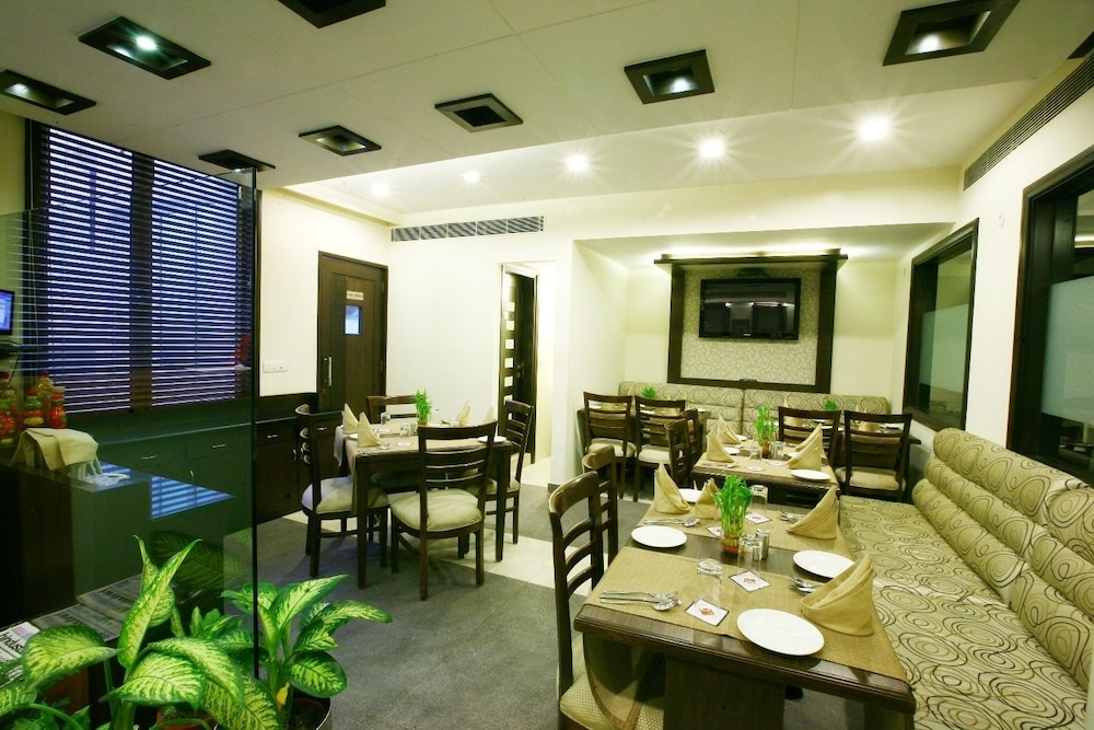 Karon Hotel Lajpat Nagar 52/60