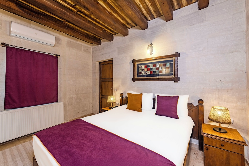 Grand Elite Cave Suites 14/50