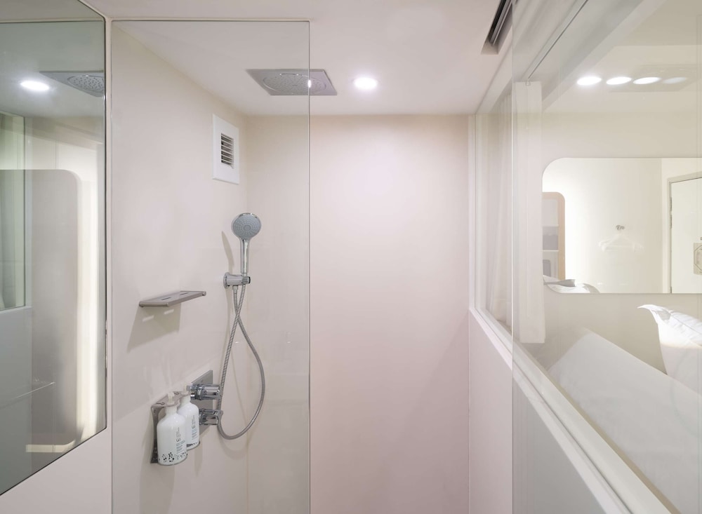 Yotelair Singapore Changi Airport 17/51