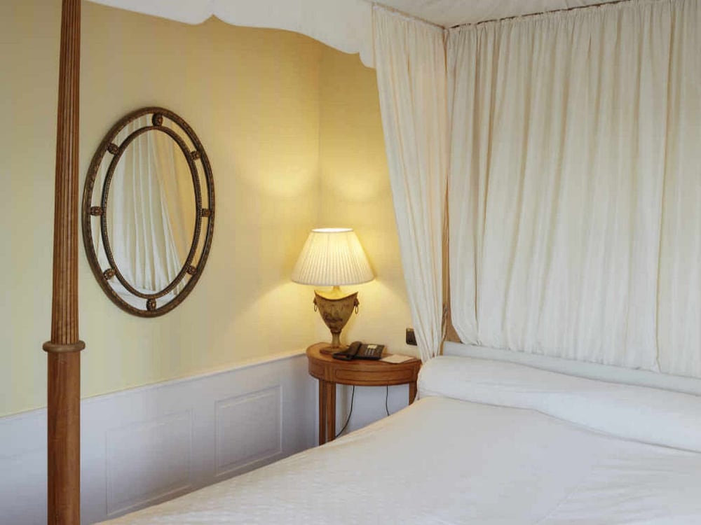 HOTEL SNORRENBURG 11/24