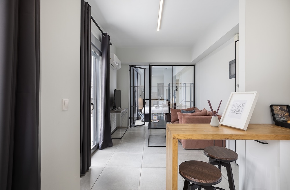 The Omnia Collection Pagrati 37/60