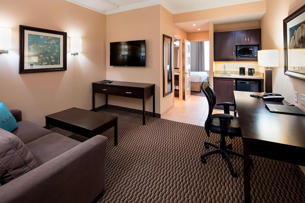 Delta Hotels by Marriott Guelph Conference Centre 23/39