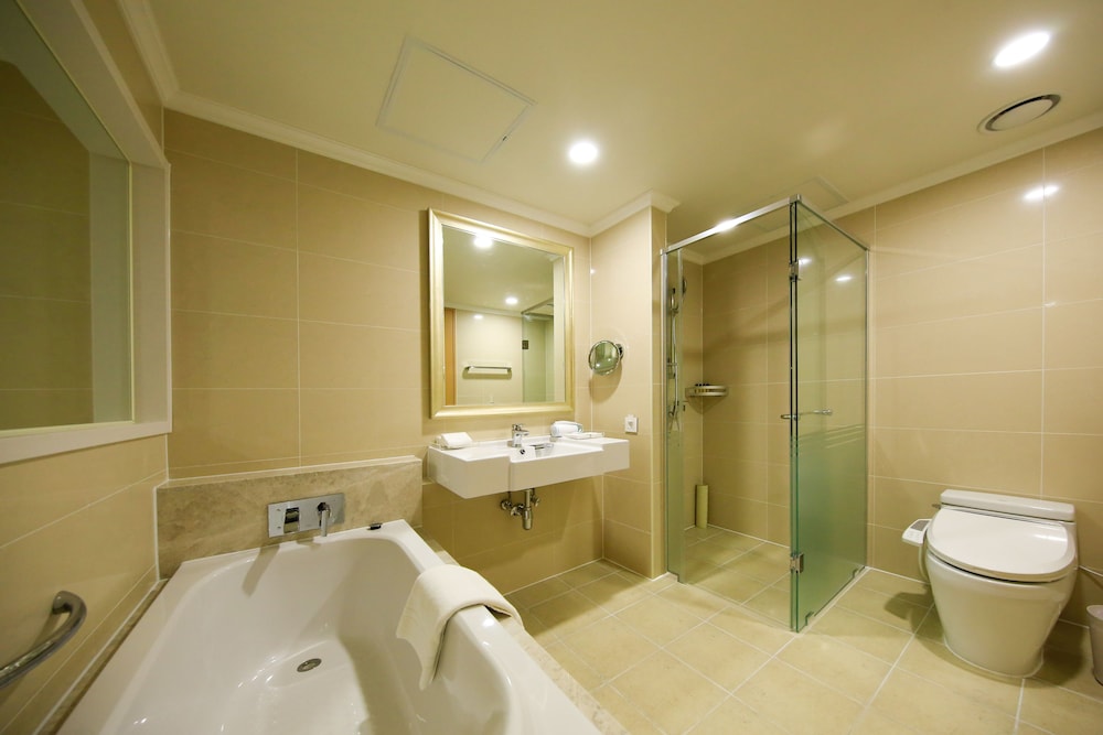 Jeju Booyoung Hotel & Resort 52/54