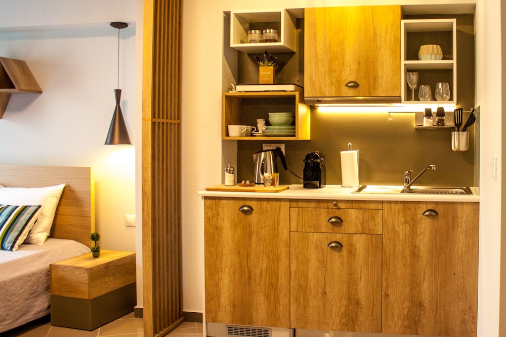 Dynasta Central Suites 34/36