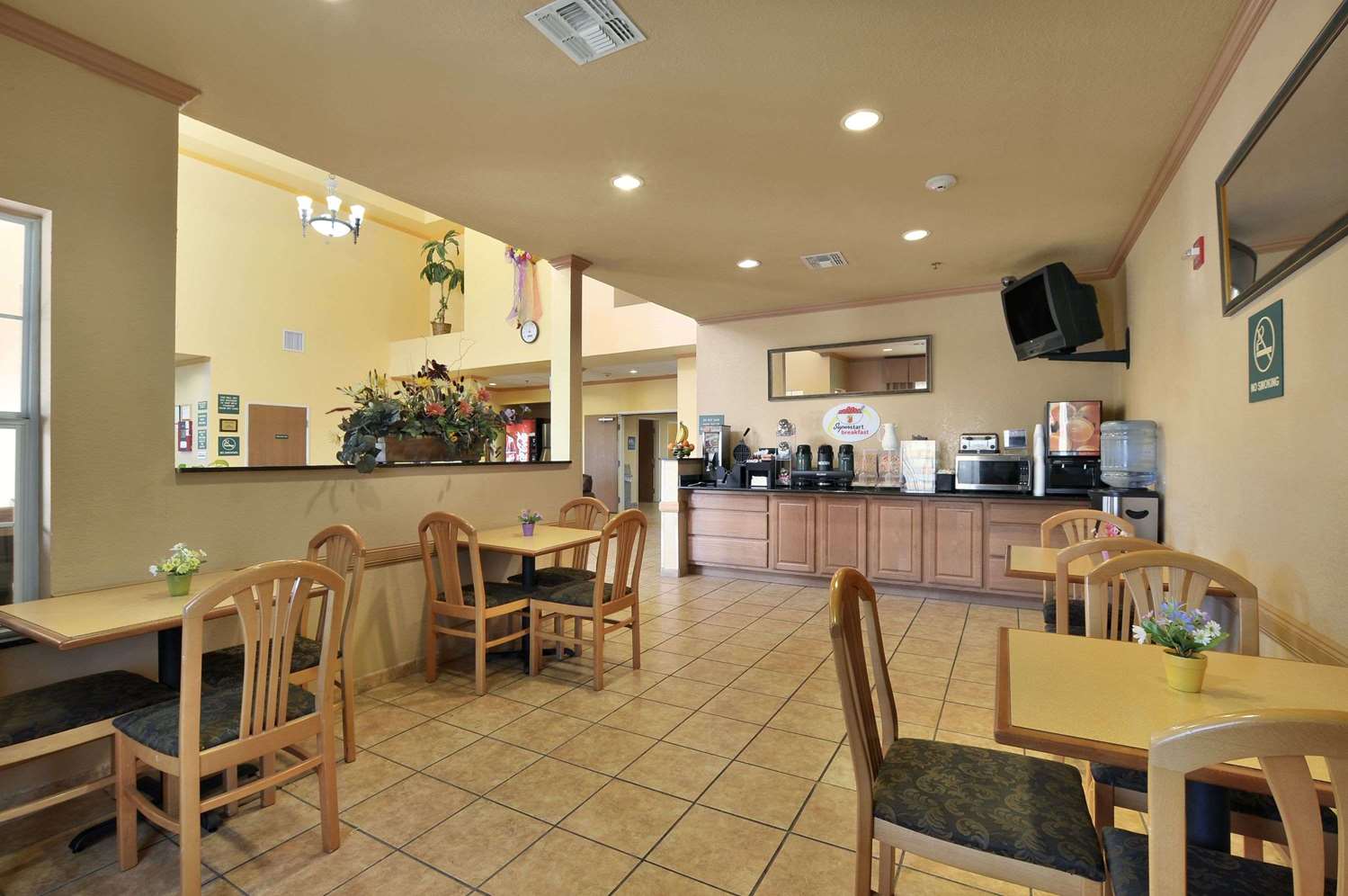 Super 8 By Wyndham San Antonio/Alamodome Area 27/38