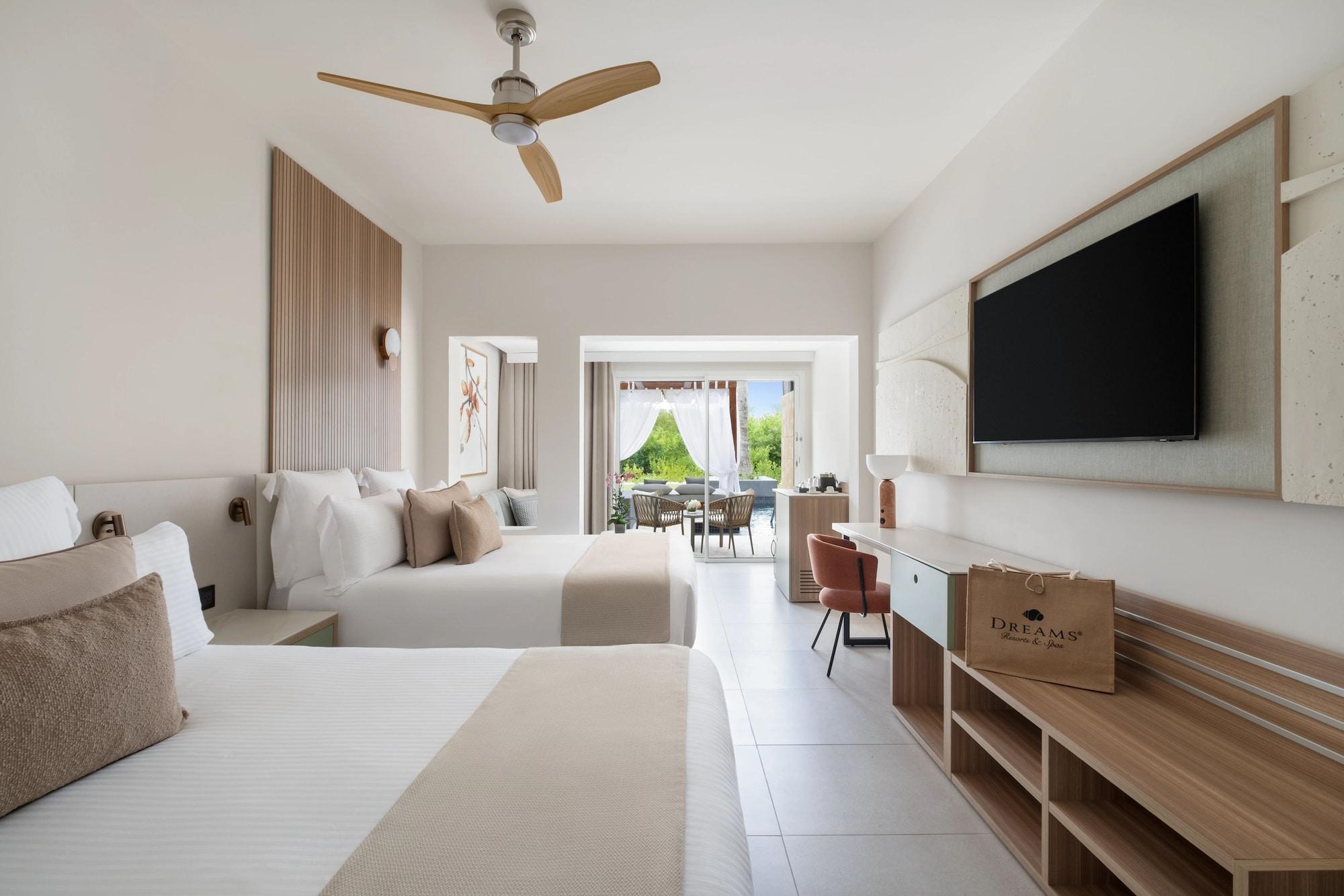 Preferred Club, Swim Out, Junior Suite, Double Bed