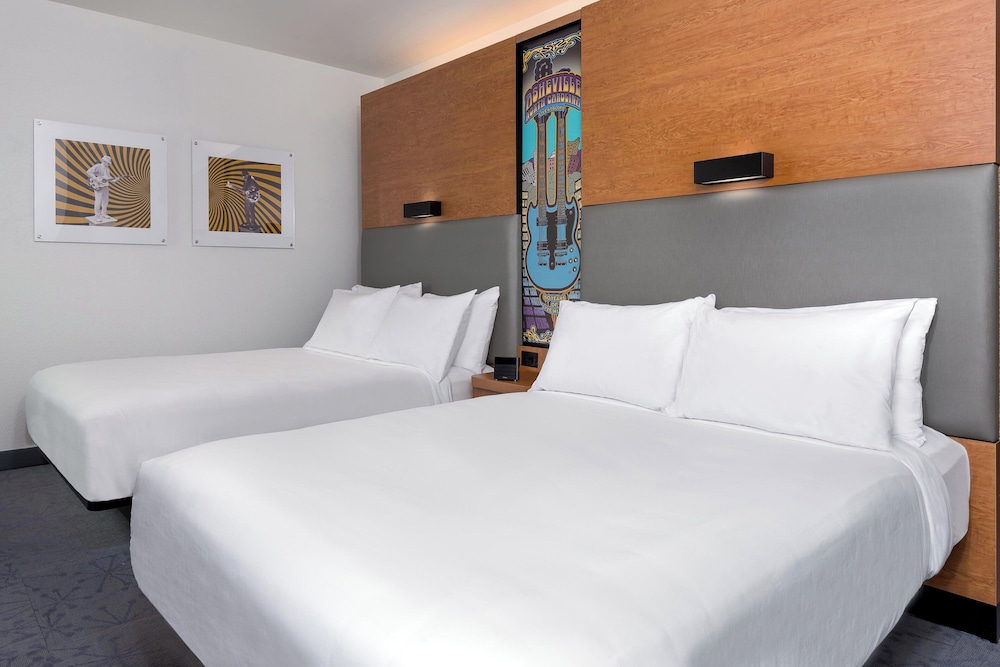 Aloft, Traditional, 2 Queen Beds, City View