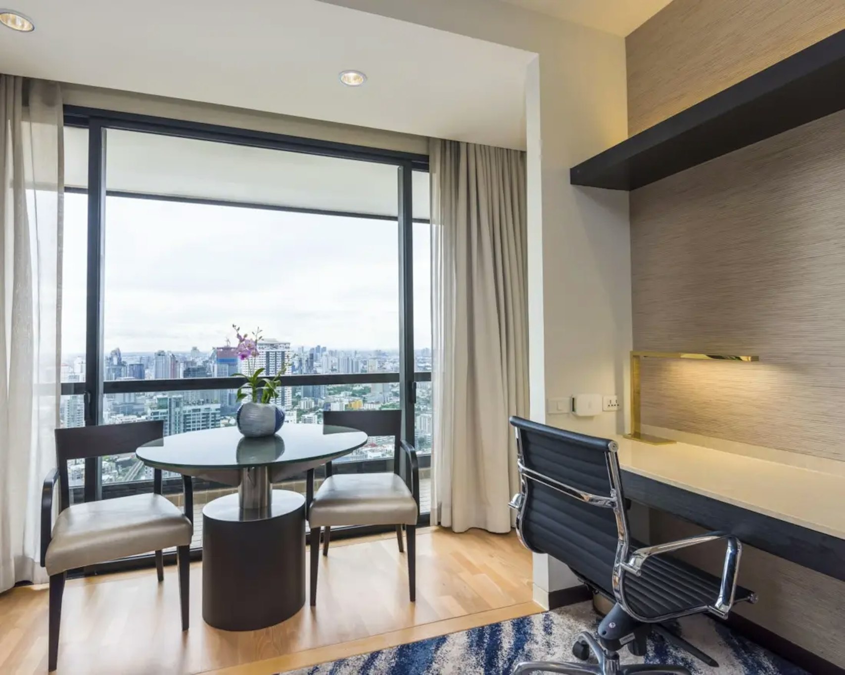 Emporium Suites By Chatrium 40/43