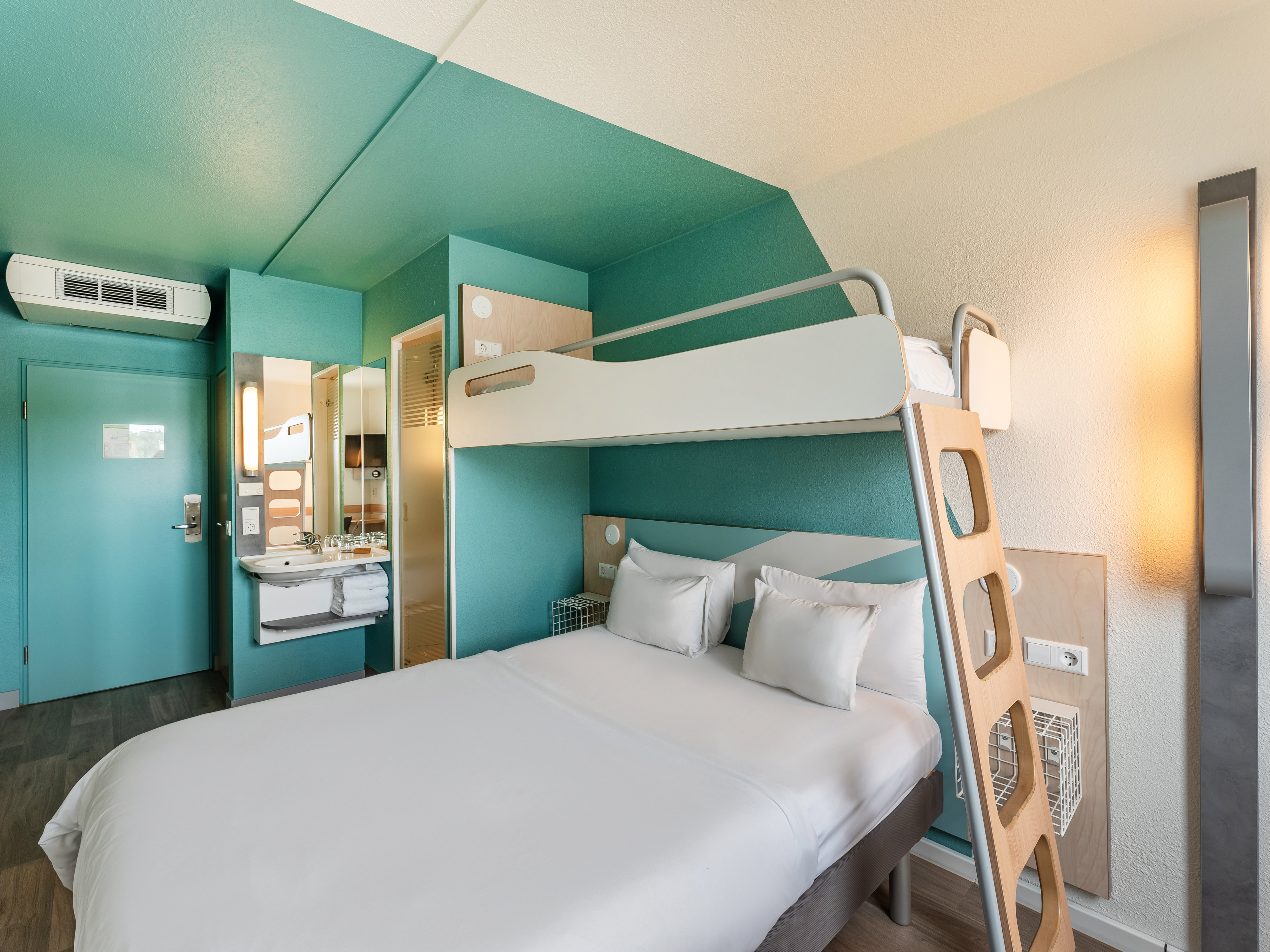 B&B HOTEL Freiburg-West 10/32