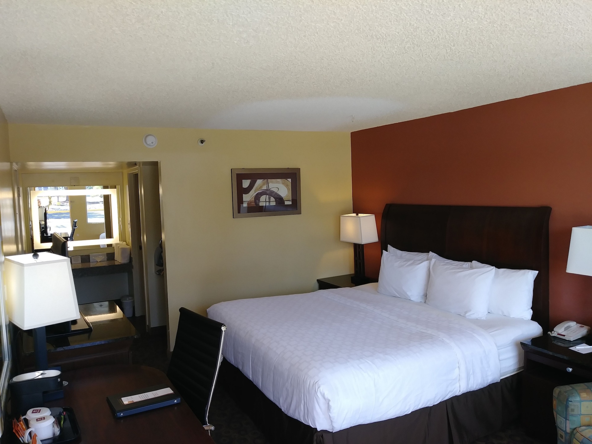 ROOM, KING BED