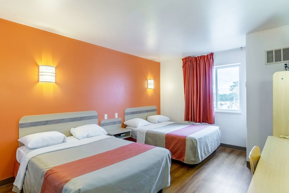 Motel6 Baraboo, WI - Lake Delton 16/49