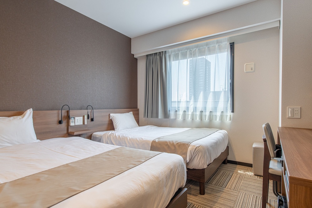 ROOM, TWIN BEDS