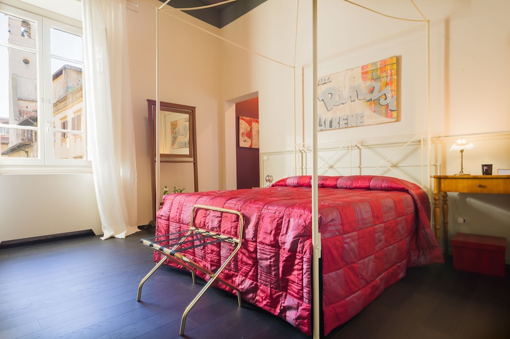 Arnobio Florence Suites 13/34