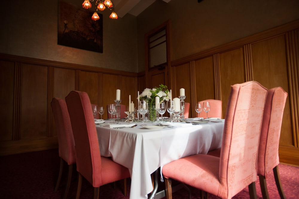 The County Hotel 38/50