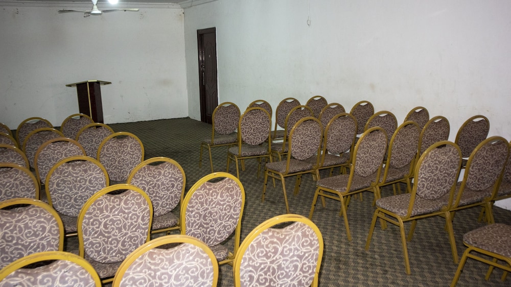 Golf Suites Spa And Conferences 11/16