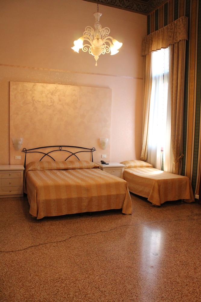 Al Palazzo Lion Morosini 11/27
