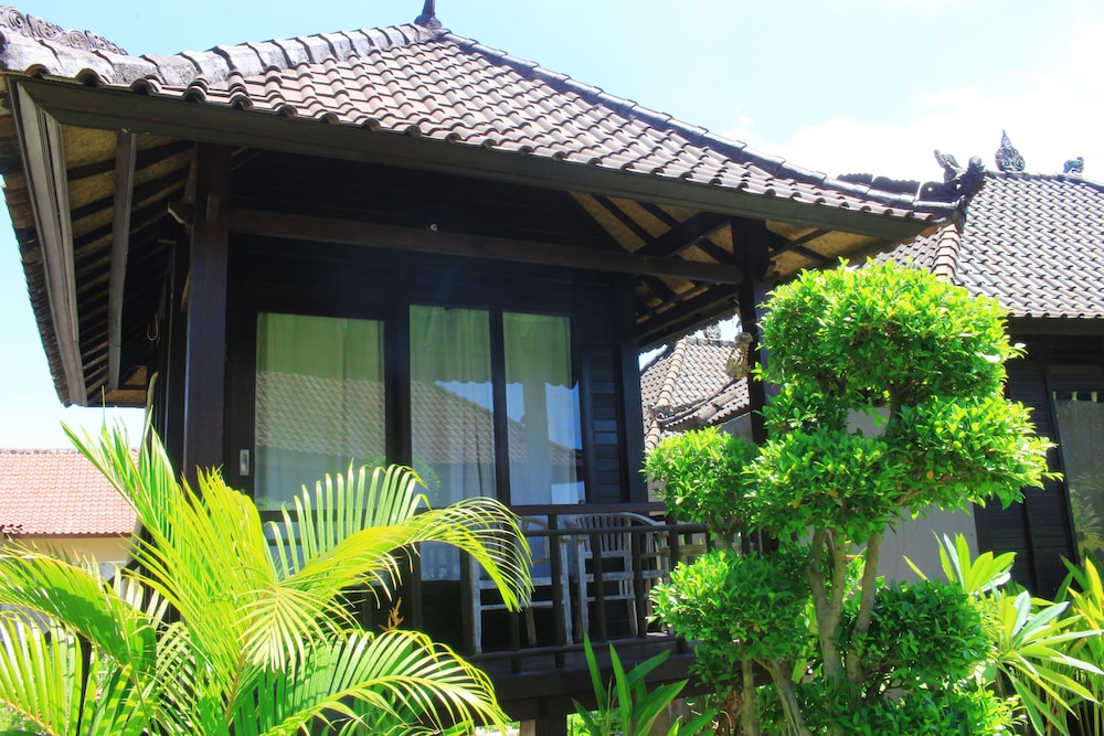Sunrise Hut's Lembongan 2/54