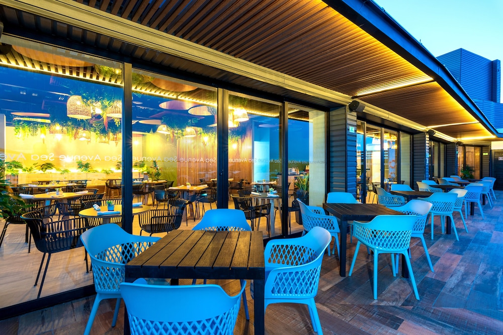 Sea Avenue Hotel 37/47
