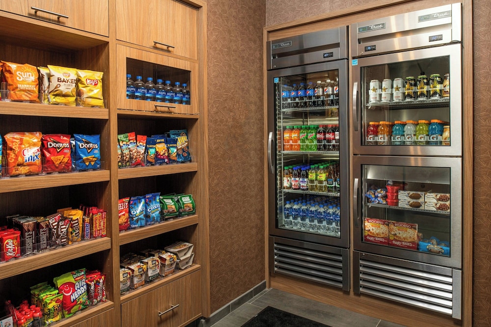 Fairfield Inn & Suites by Marriott Sacramento Winters 17/50