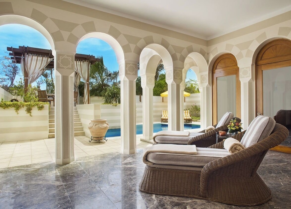 swimming pool spa