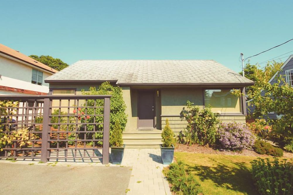 Spinnakers Brew Pub Guest Houses 7/58