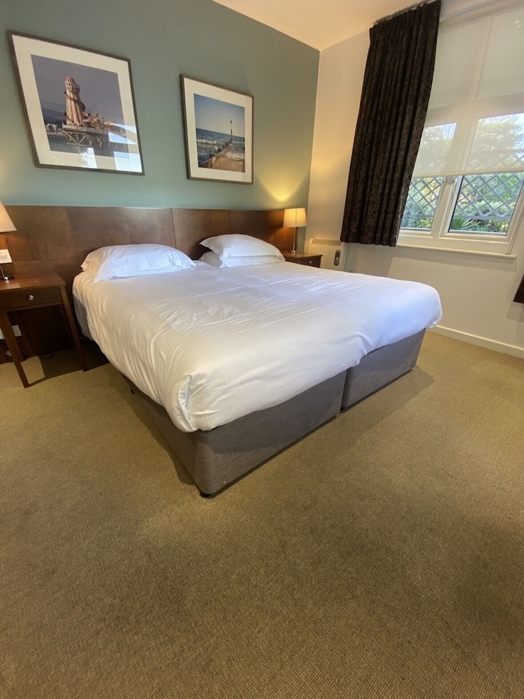 ROOM, DOUBLE BED