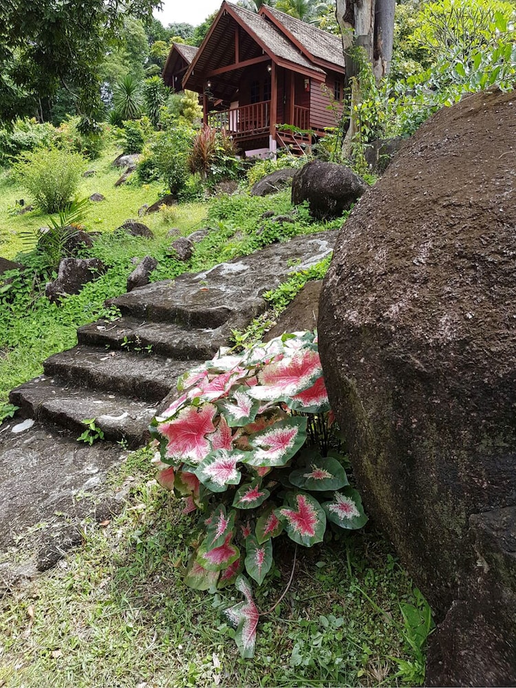Phanom Bencha Mountain Resort 35/38
