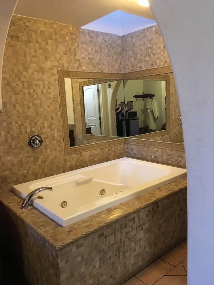 Chantico Inn 32/70