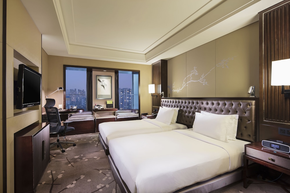 Room at DOUBLETREE CHONGQING NORTH, CHONGQING