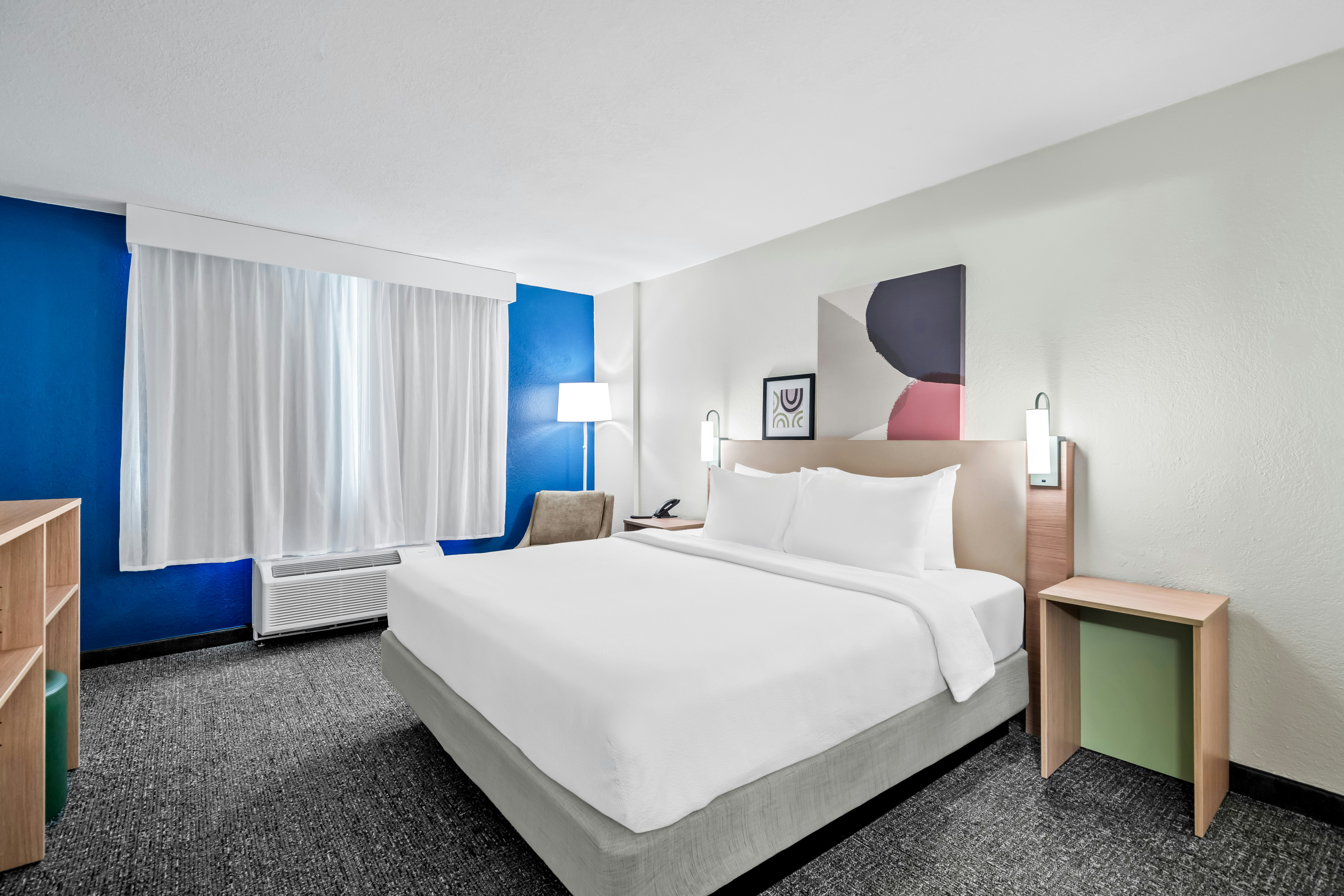 STUDIO, KING BED