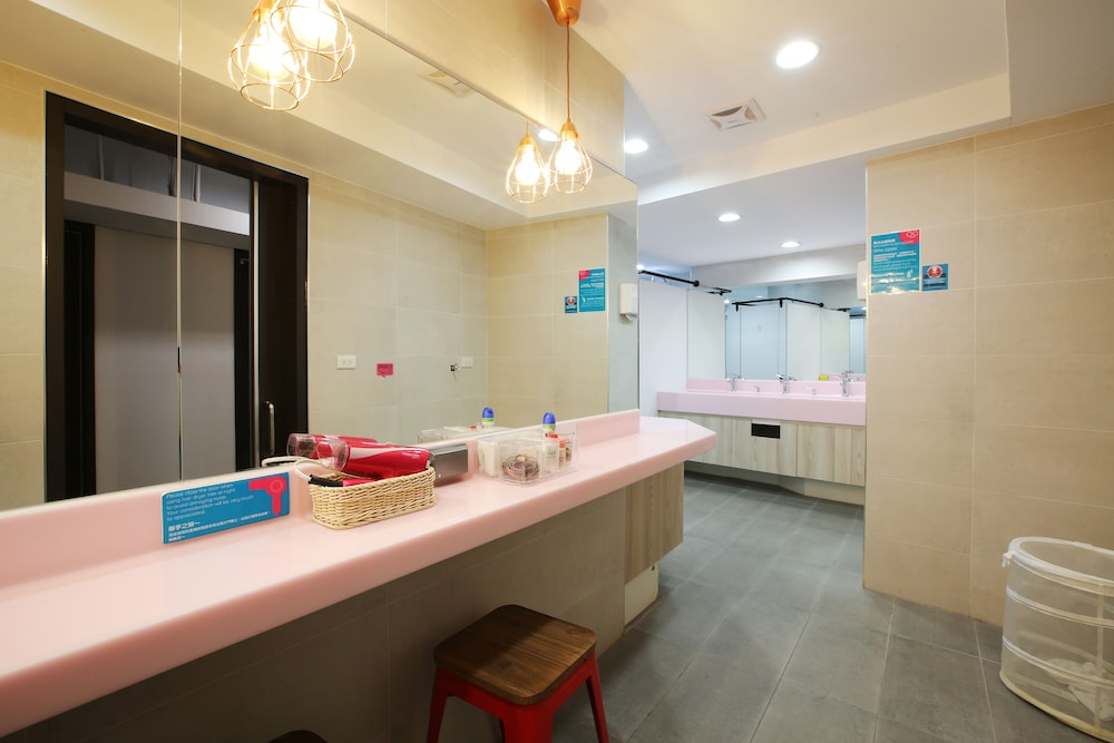 Loosha Hostel 35/69